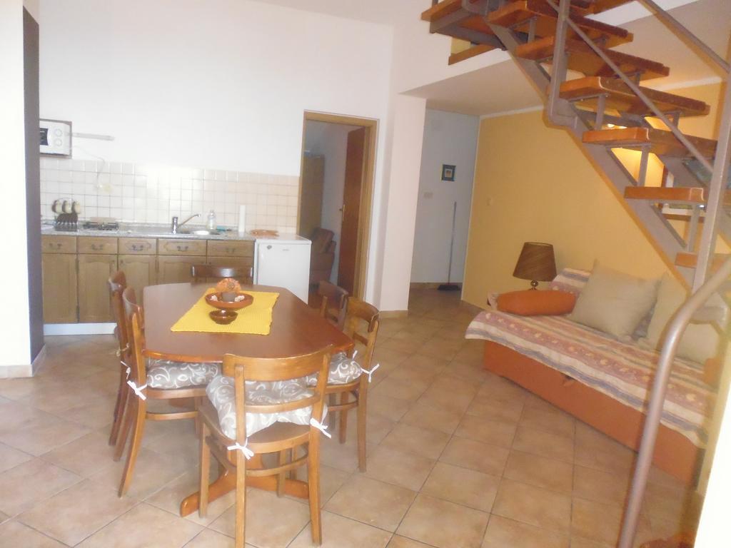 Apartments Jadranka Povile Novi Vinodolski Ruang foto